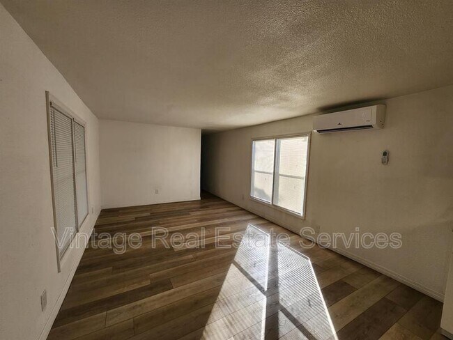 Foto del edificio - 114 Hillside Dr