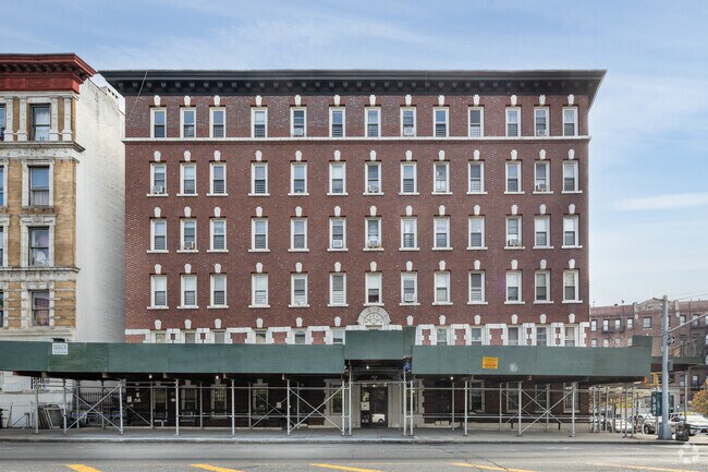 Building Photo - 824 St Nicholas Pl