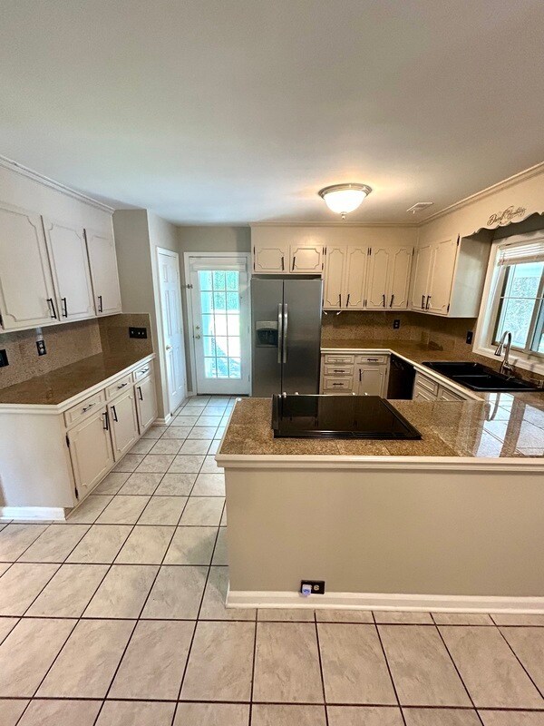 Foto del edificio - 7120 Providence Ln W