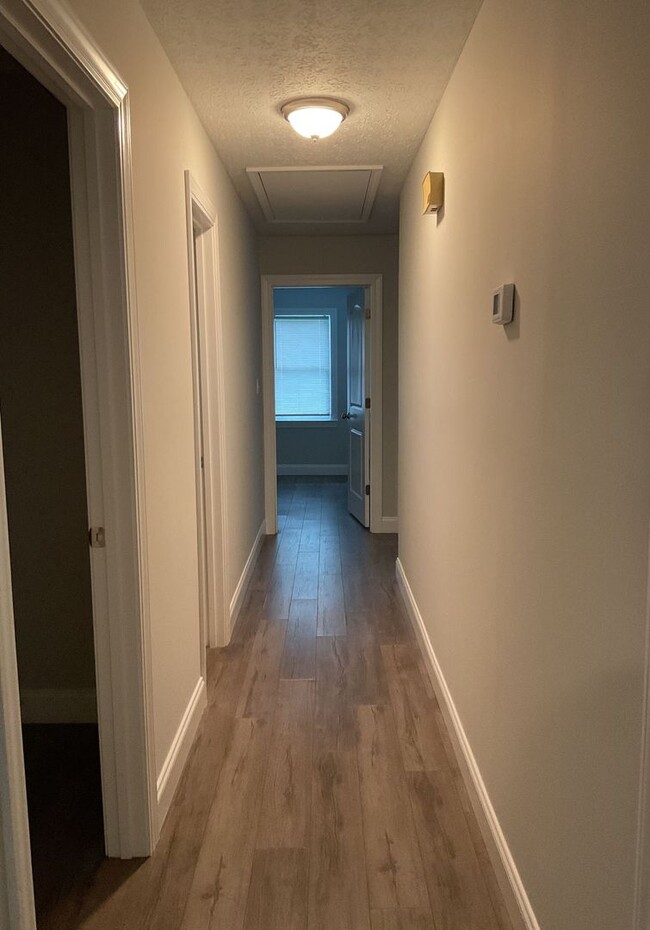 Foto del edificio - Available now!! Three bedroom, three full ...