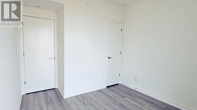 Photo du bâtiment - 3071 Trafalgar Rd