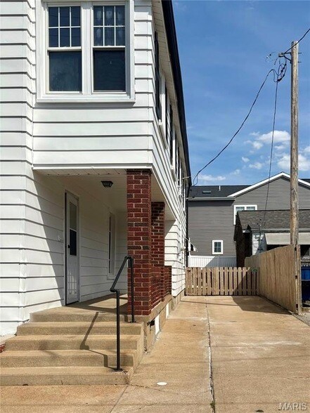 Foto del edificio - 1928 Macklind Ave