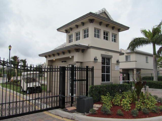 Building Photo - 1986 Freeport Dr