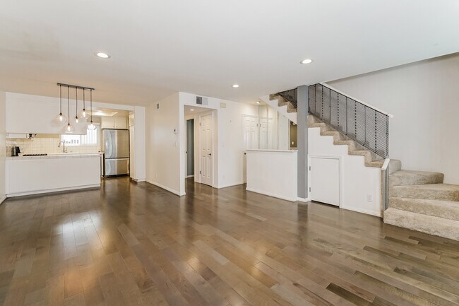 Building Photo - 14332 Dickens St