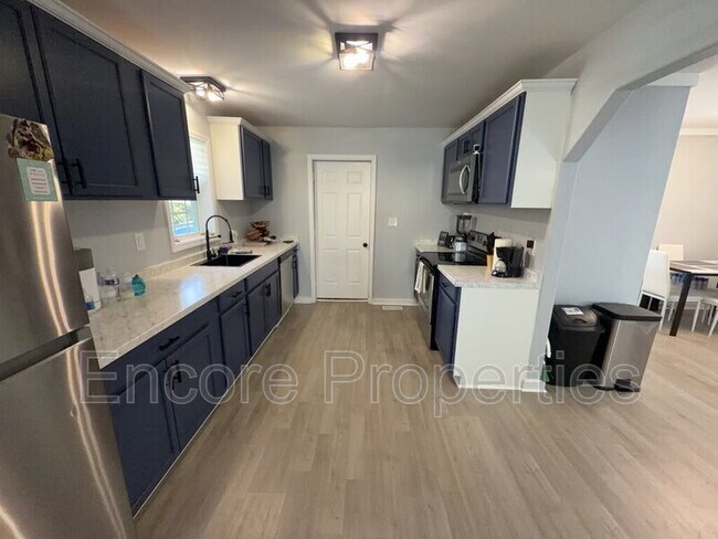 Building Photo - 1614 Murchison Rd