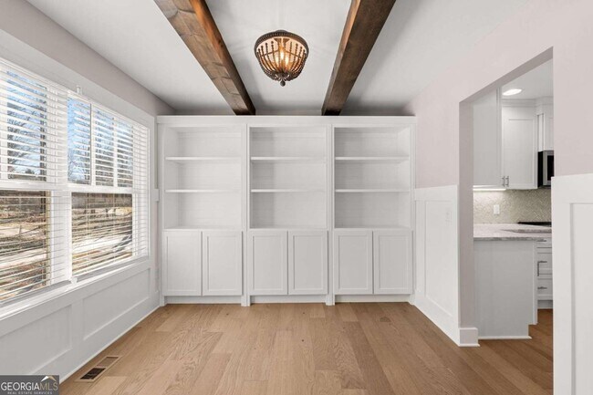Building Photo - 5685 Mercedes Dr