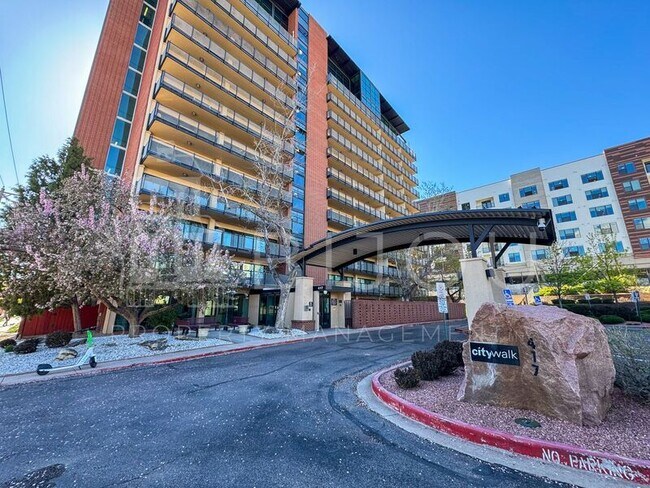 Foto del edificio - 417 E. Kiowa St