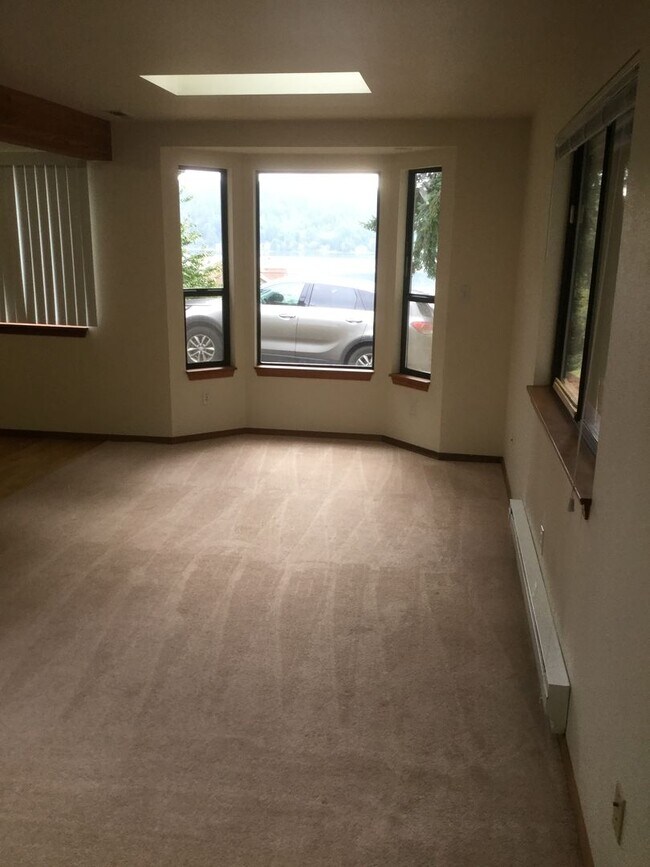 Building Photo - Illahee6056