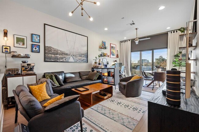 Foto del edificio - 908 Nueces St