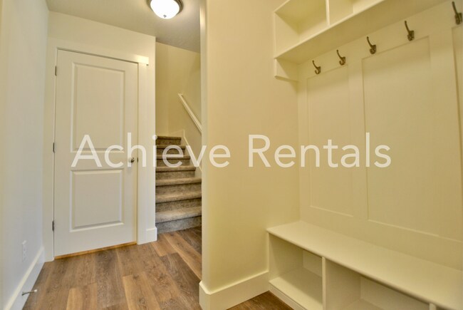 Foto del edificio - Conveniently Located North Logan Village Townhome | Near Utah State and Hospitals