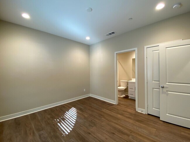 Foto del edificio - *Special*Stunning 3 Bedroom 3.5 Bathroom T...