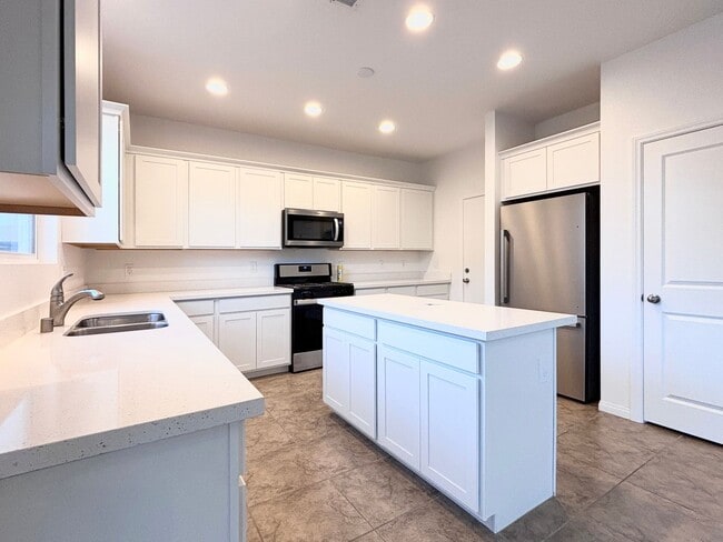 Foto del edificio - Two-story Home for Rent