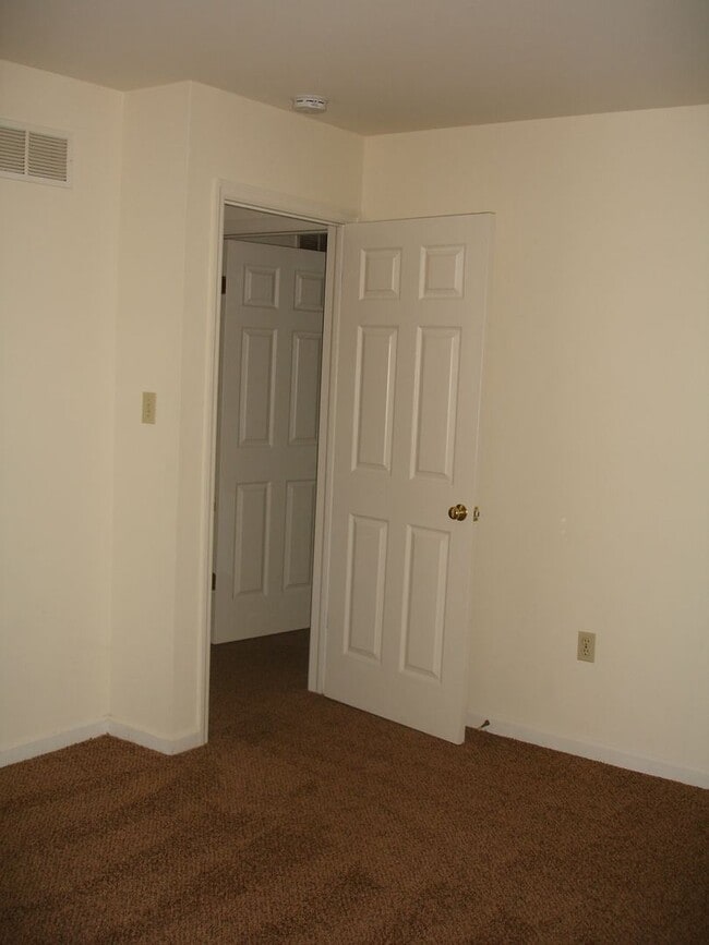 Building Photo - 3 br, 1.5 bath House - 9 SANTA FE DRIVE