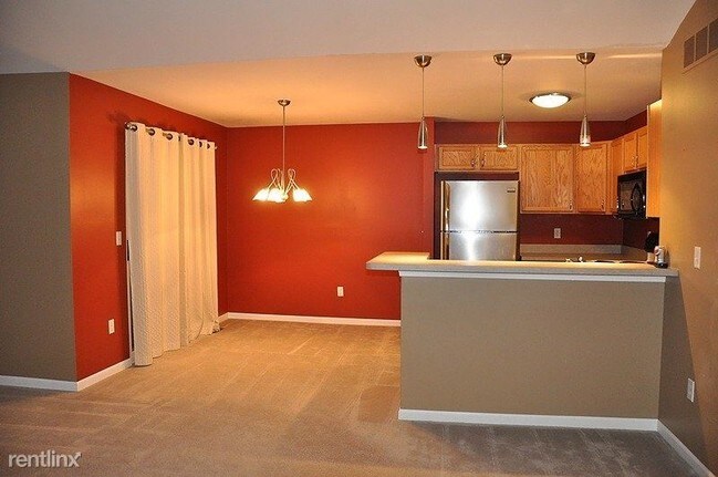 Building Photo - 2 br, 2 bath Condo - 15451 Claremont Drive 18