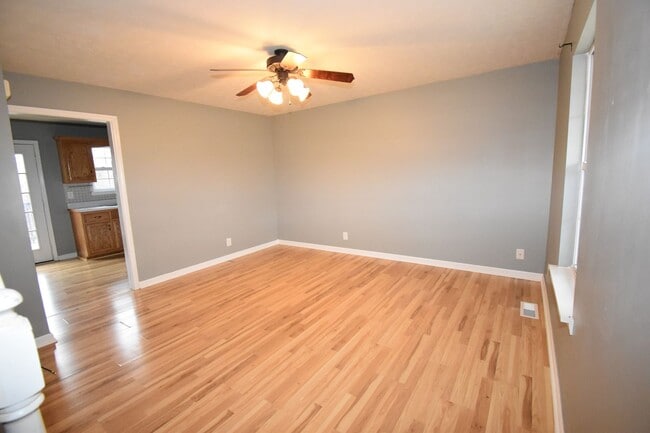Building Photo - 3 Bedroom Pet Friendly Home For Rent Near ...