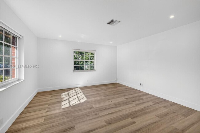 Foto del edificio - 11301 NW 39th St