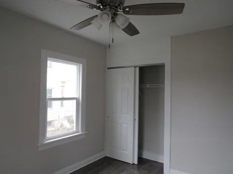 Building Photo - 1154 E Maple St