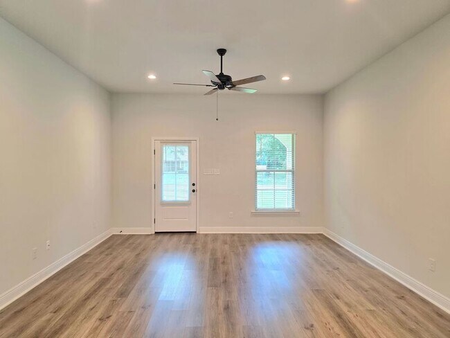 Building Photo - 6054 Cherokee Dr