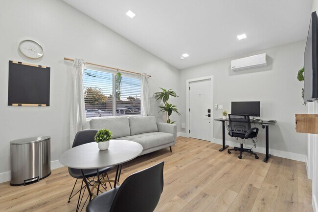 Building Photo - ? Modern 1 Bedroom in National City – Furn...