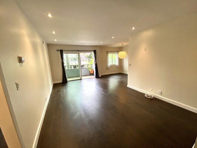 Foto del edificio - 1250 Kings Rd