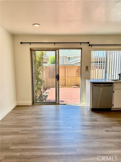 Building Photo - 18 Hollowglen