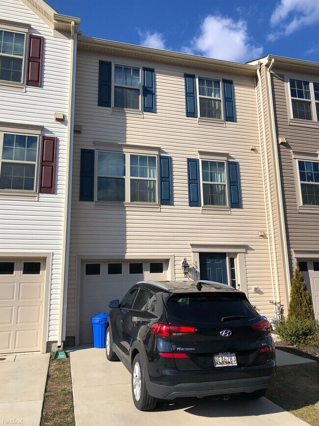 Foto del edificio - 3 br, 2.5 bath Townhome - 9943 Ravenhurst Rd