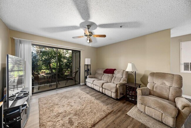 Foto del edificio - 4045 Crockers Lake Blvd