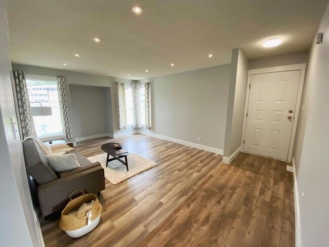 Building Photo - 3 bedroom in Kitimat BC V8C 2P5