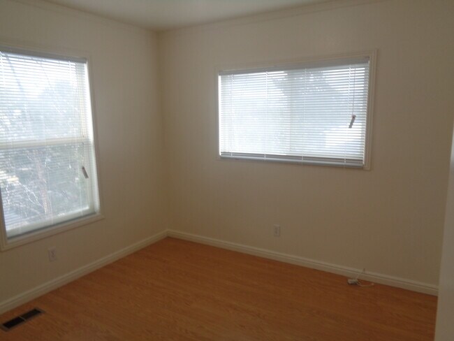 Foto del edificio - 777 Valley View Dr
