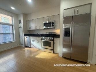 Building Photo - 601 Albany St