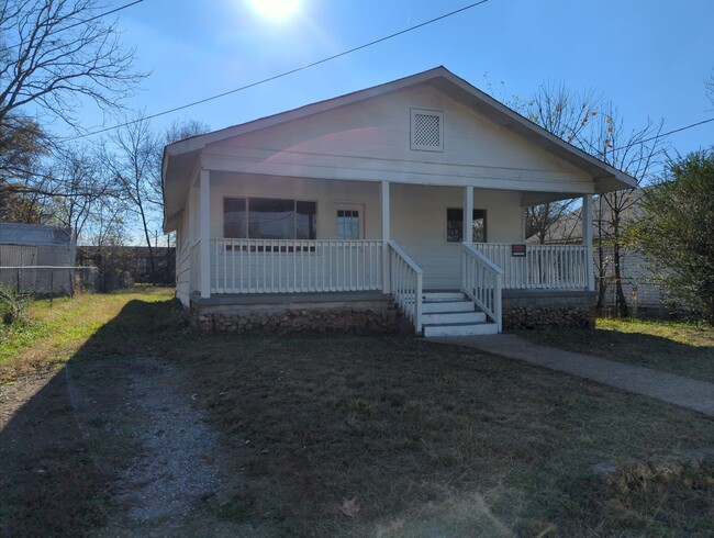 Building Photo - Rossville House Available