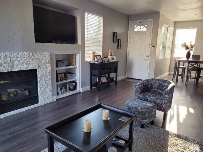 Foto del edificio - 5083 Moss Creek Way