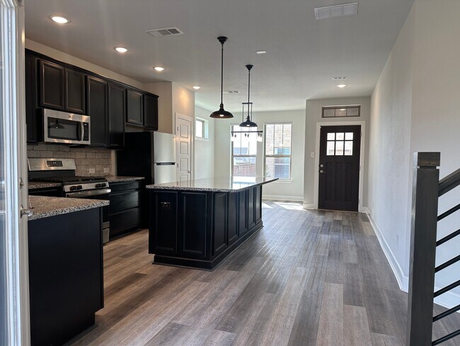 Foto del edificio - 14228 Walsh Ave