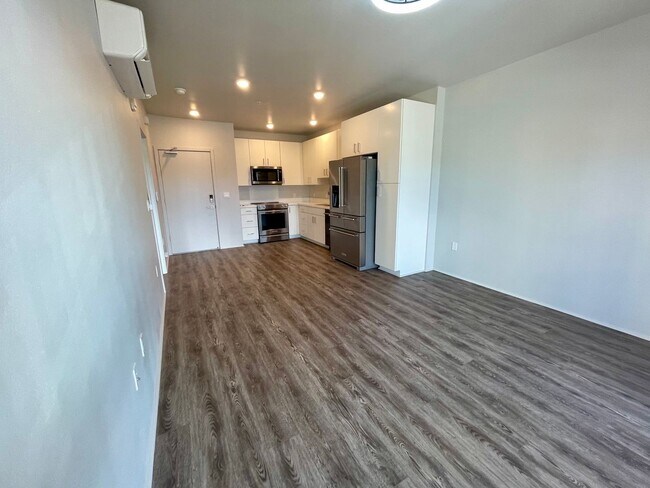 Foto del edificio - AVAILABLE MID-JUNE! BRAND NEW 1-Bedroom in...