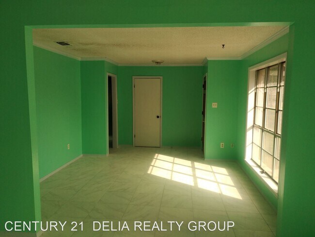 Building Photo - 3 br, 2 bath House - 124 AZALEA