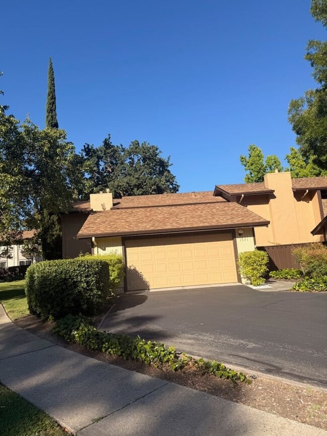 Building Photo - 1571 Candelero Dr