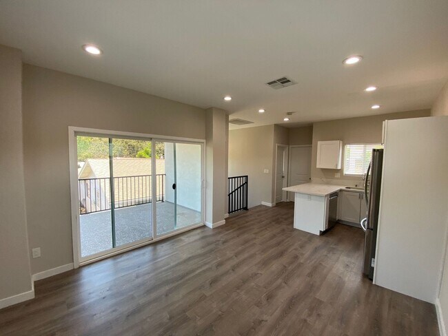 Foto del edificio - NEW (2023) 4BD/2BA!! Back gate exits right...