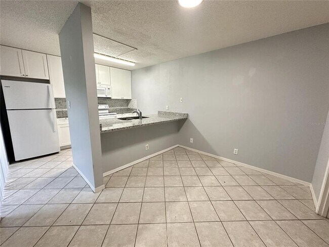 Foto del edificio - 5363 Bamboo Ct