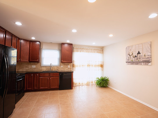Building Photo - 601 Bordeaux Ct E