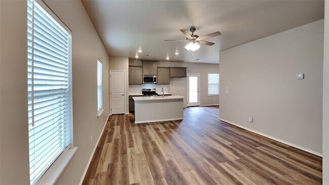 Foto del edificio - 12513 Florence Ln