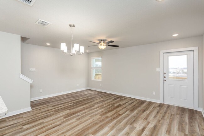Foto del edificio - Modern Hunters Ranch Townhome | Resort-Style Amenities & Prime Location