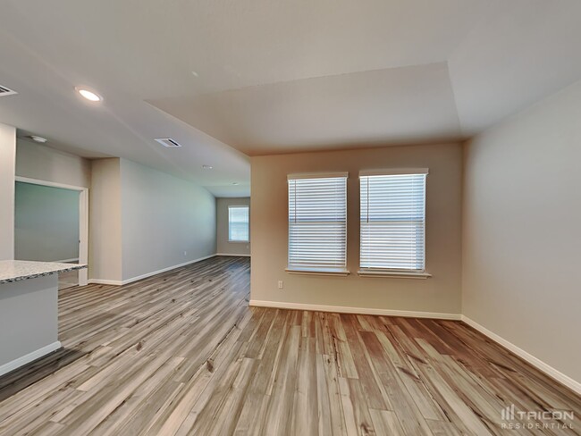 Foto del edificio - 13665 Paxton Blvd