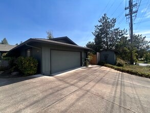 Building Photo - 2100 Hobert St