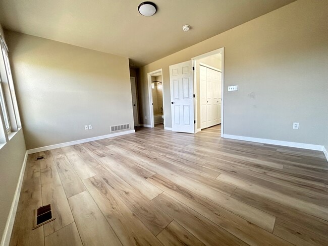 Building Photo - 7394 Russell Circle