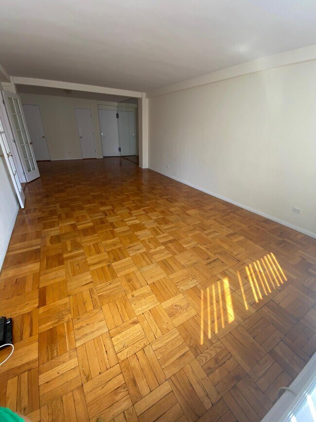 Building Photo - 420 E 64th St