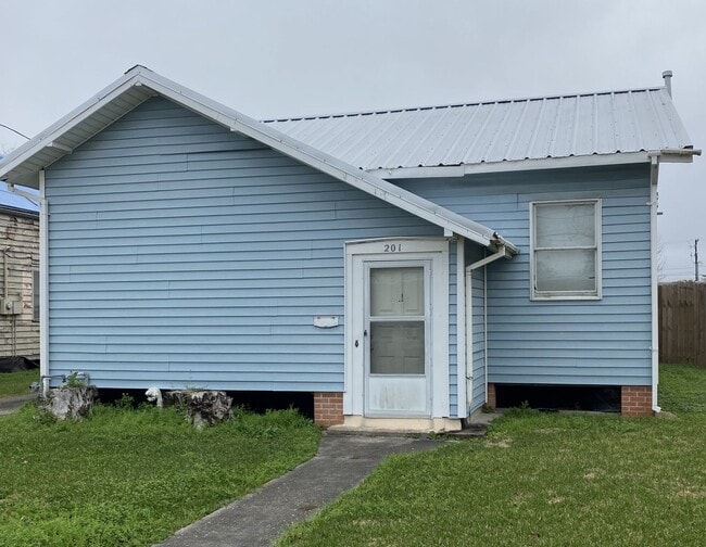 Foto del edificio - Charming 3-Bedroom, 2-Bathroom Home in the Heart of Downtown Houma