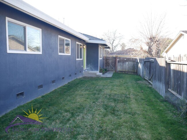 Foto del edificio - 2 Bed 1 Bath 827 Sq. Ft. Citrus Heights Duplex in Sunrise Estates