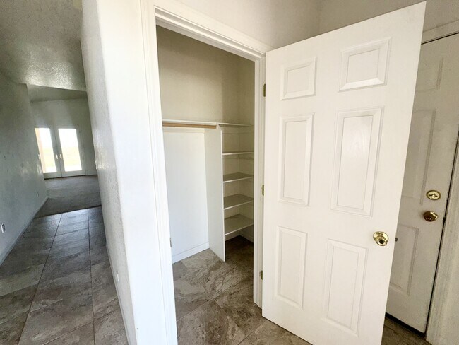 Foto del edificio - 20796 Village Pkwy
