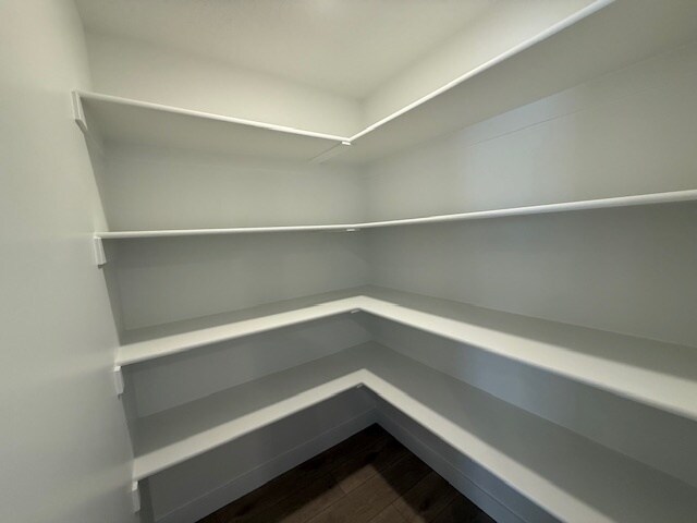 Despensa - 231 N Halford Ave