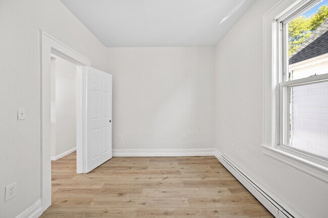 Dormitorio (1) - 129 Banta Ave